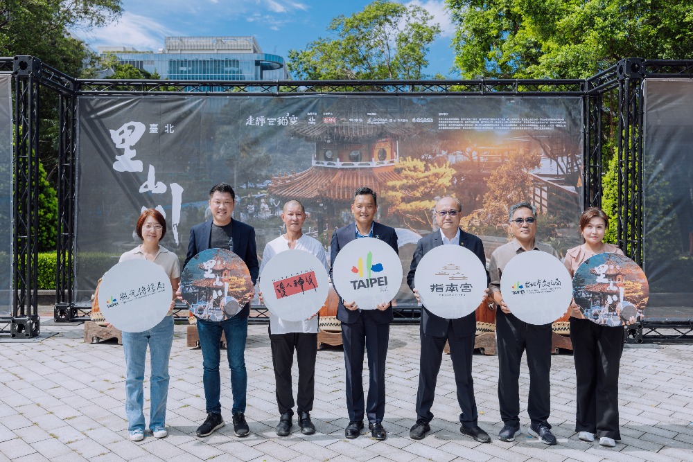 圖▲左至右-臺北市政府觀光傳播局蕭君杰副局長-臺北市議會王閔生議員-優人神鼓黃誌群藝術總監-臺北市政府俞振華副秘書長-台北指南宮高超文主委-臺北市政府文化局劉得堅副局長-臺北市政府產業發展局吳欣珮 副局長。