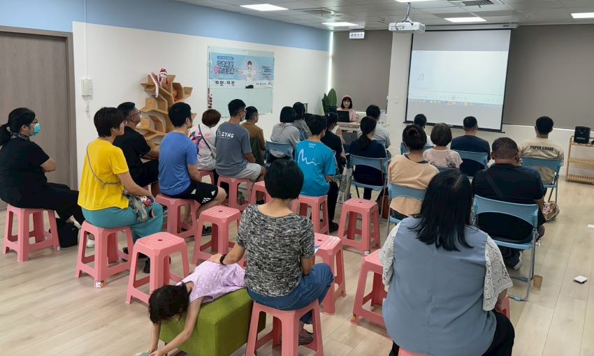 《圖說》114年新北市衛生局心理健康月系列活動「打造減壓心生活指南」，民眾踴躍參與淡水場實體活動情形。〈衛生局提供〉
