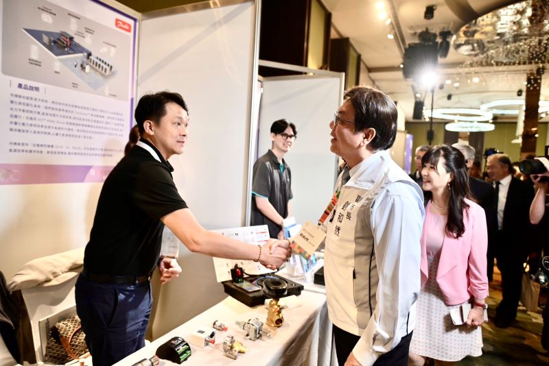 四市聯手挺企業 淨零轉型聯合發表暨媒合會登場 12 《圖說》今年度四市透過舉辦多場培力課程,已吸引超過1200家企業參與,完成8300家次能源查核及減碳輔導,並協助爭取資源實質支持企業導入節能減碳與再生能源設施。〈經發局提供〉