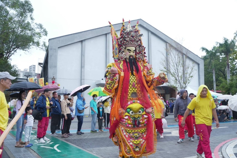圖▲「2025新北市蘆洲神將文化祭」威風凜凜的神將在活動現場國立空中大學巡遊，吸引眾多民眾駐足圍觀。（圖/澄昕國際提供）