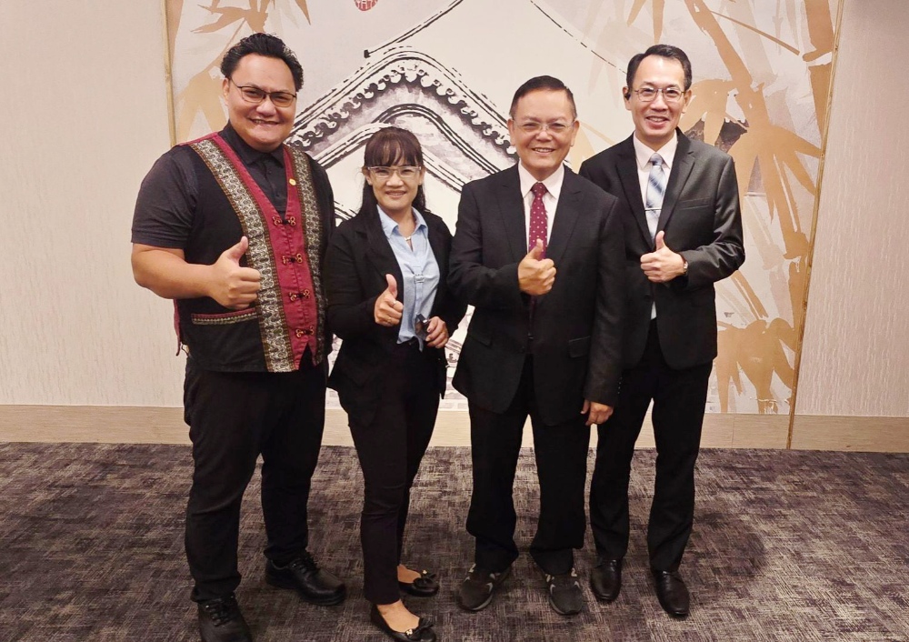 圖▲中原大學副教授魯瑪夫博士(左)受邀擔任本屆專業評審。