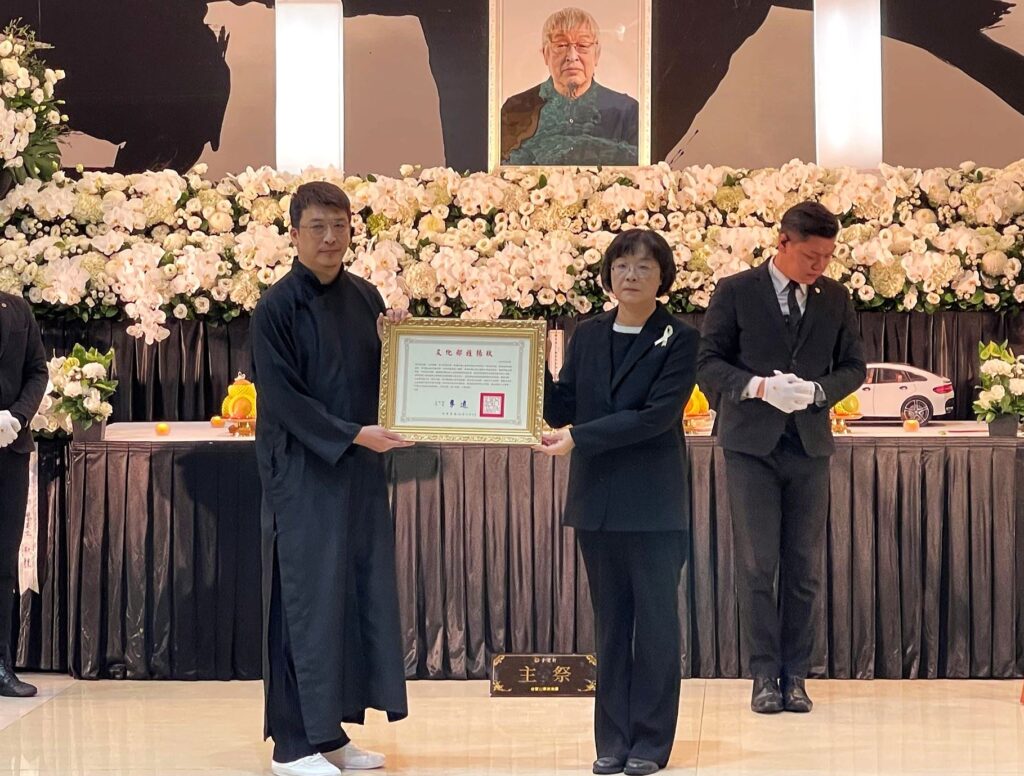 藝術家曲德義辭世 文化部頒贈旌揚狀 2 %E5%BE%90%E5%AE%9C%E5%90%9B