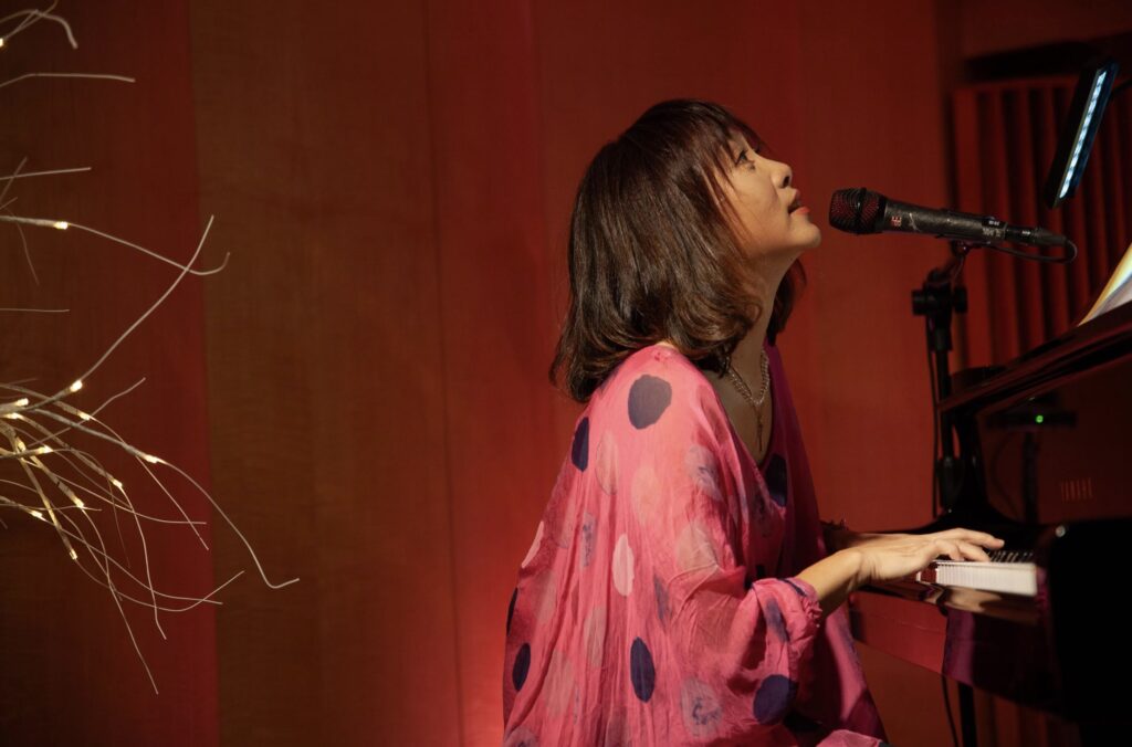 闊別樂壇華麗回歸! 阮丹青唱盡人生四季 兩小時無尿點掀高潮 4 %E4%B8%8B%E5%8D%884.00 2025 11 5%E7%9A%84%E5%BD%B1%E5%83%8F