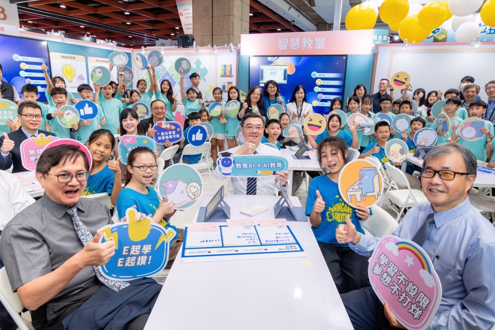 2025資訊月×臺灣教育科技展圓滿落幕 明年11/12~11/15再相聚 4 02%E8%B3%87%E8%A8%8A%E6%9C%88%E8%87%BA%E7%81%A3%E6%95%99%E8%82%B2%E7%A7%91%E6%8A%80%E5%B1%95%E5%9C%93%E6%BB%BF%E8%90%BD%E5%B9%95