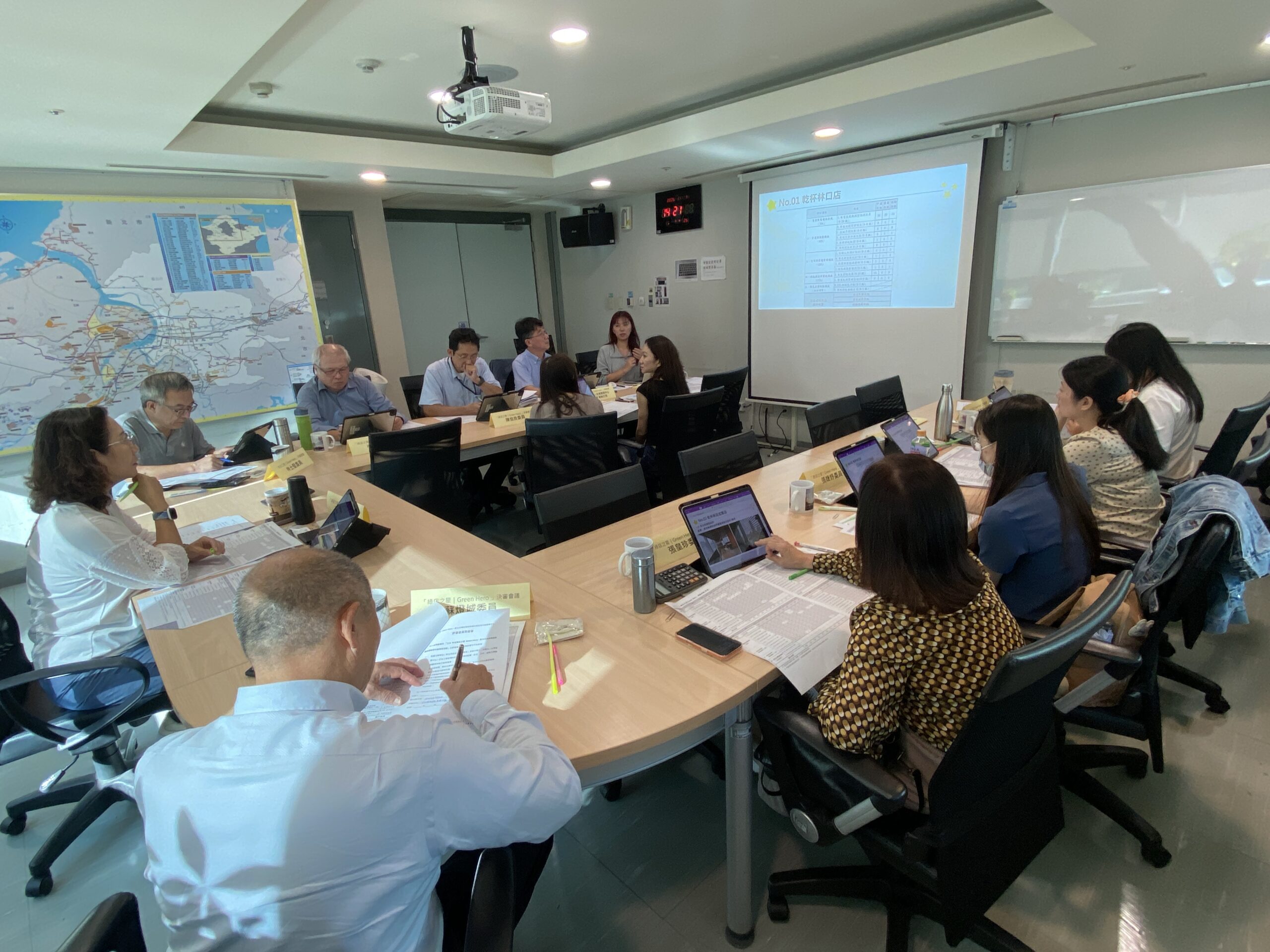 %E6%AD%A4%E6%AC%A1%E8%A9%95%E9%81%B8%E9%81%8E%E7%A8%8B%E6%AD%B7%E7%B6%93%E6%9B%B8%E9%9D%A2%E5%AF%A9%E6%9F%A5%E3%80%81%E5%AF%A6%E5%9C%B0%E8%A8%AA%E5%AF%A9%E5%8F%8A%E6%B1%BA%E5%AF%A93%E9%9A%8E%E6%AE%B5%EF%BC%8C%E6%9C%80%E7%B5%82%E9%81%B8%E5%87%BA18%E5%AE%B6%E8%A1%A8%E7%8F%BE%E5%84%AA%E7%95%B0%E7%9A%84%E5%BA%97%E5%AE%B6 scaled