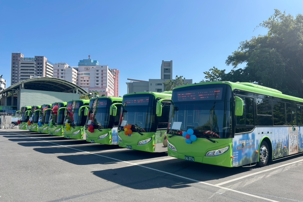 嘉義縣首採購華德動能新電巴上路 全新充電場站同步啟用 3 01%E5%98%89%E7%BE%A9%E7%B8%A3%E9%A6%96%E6%8E%A1%E8%B3%BC%E8%8F%AF%E5%BE%B7%E5%8B%95%E8%83%BD%E6%96%B0%E9%9B%BB%E5%B7%B4%E4%B8%8A%E8%B7%AF 1