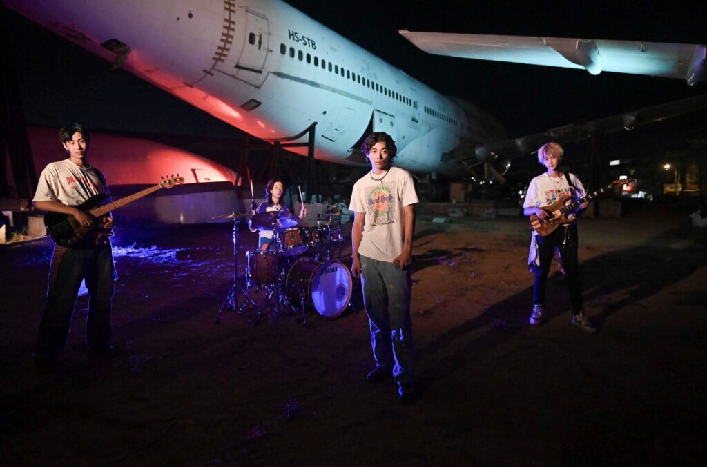 數十億場景+巨無霸客機實拍!帕拉斯PALLAS出道首支MV就玩這麼大 3 %E4%B8%8B%E5%8D%886.28 2025 12 15%E7%9A%84%E5%BD%B1%E5%83%8F