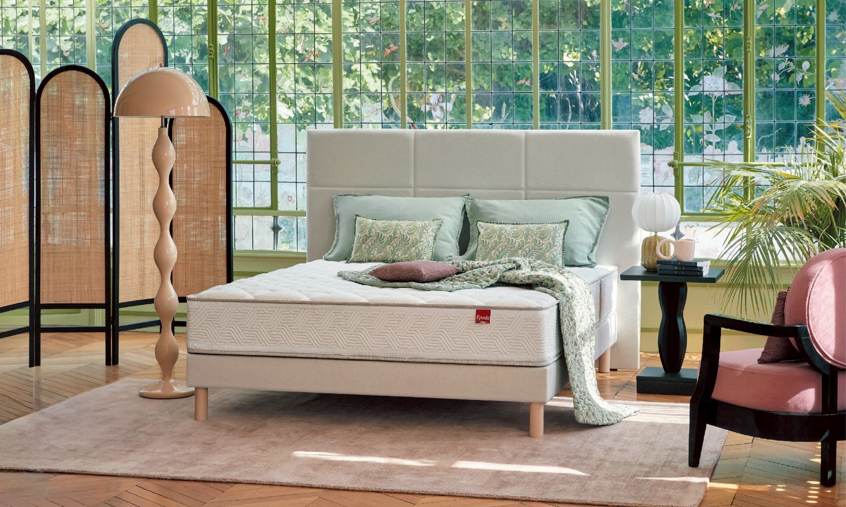 進口床墊的「產地盲區」:如何辨識你買到的是「品牌」還是「真正的歐洲製造」? Epeda 100% 法國原裝製造 6 03%E5%BE%9E%E6%B3%95%E5%9C%8B%E5%B7%A5%E5%BB%A0%E7%9B%B4%E9%81%8B%E5%88%B0%E5%AE%B6 %E3%80%82%E6%84%9F%E5%8F%97%E6%B3%95%E5%9C%8B%E7%99%BE%E5%B9%B4%E5%B7%A5%E8%97%9D%E7%9A%84%E7%B2%BE%E6%BA%96 %EF%BC%8C%E7%9D%A1%E5%88%B0%E8%88%87%E5%93%81%E7%89%8C%E6%89%BF%E8%AB%BE%E5%AE%8C%E5%85%A8%E4%B8%80%E8%87%B4%E7%9A%84%E5%93%81%E8%B3%AA