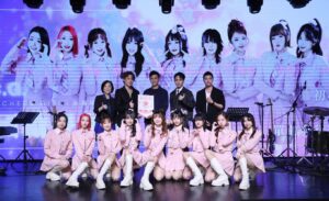 圖說:：上排左起-紅心字會秘書長李顯文、金曲製作人阿沁、GIFTBACK執行長林其平、韓國傳奇男團 Click-B 主唱金泰亨、韓國勵齊女孩創辦人金泰汎,下排-L.C.G.勵齊女孩。照片提供：紅心字會