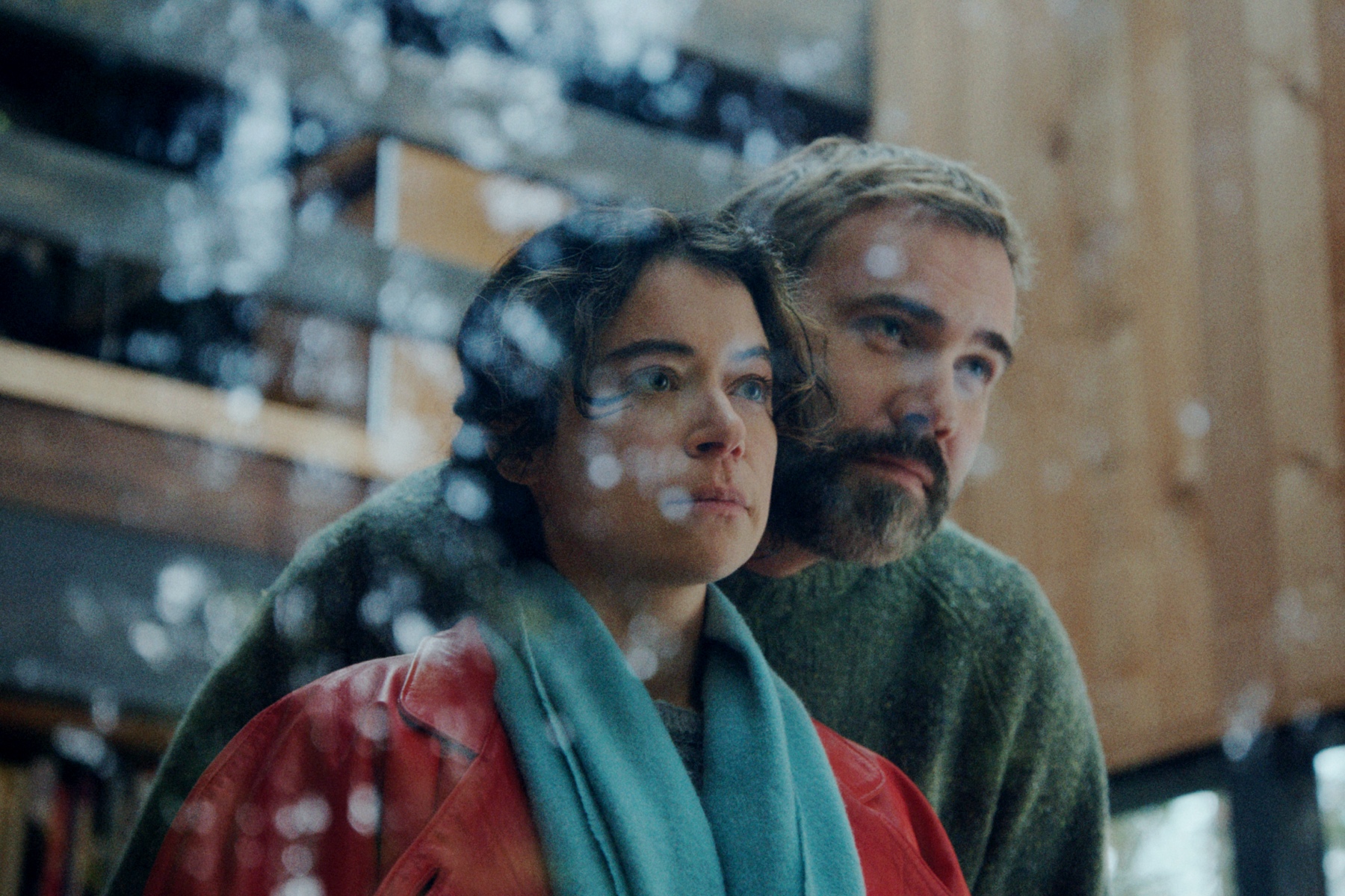 圖：劇照_本片由塔緹安娜瑪斯蘭尼（左）與羅希夫蘇德蘭（右）領銜主演