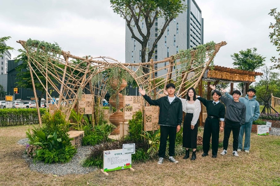 %E7%AC%AC7%E5%B1%86%E5%85%A8%E9%9D%92%E8%B3%BD%E8%A8%AD%E8%A8%88%E6%96%BD%E4%BD%9C%E7%AC%AC2%E5%90%8D%E4%BD%9C%E5%93%81%E3%80%8C%E6%96%B0%E7%B9%94%E6%89%80%E5%9A%AE%E3%80%8D%E8%88%87%E5%89%B5%E4%BD%9C%E5%9C%98%E9%9A%8A