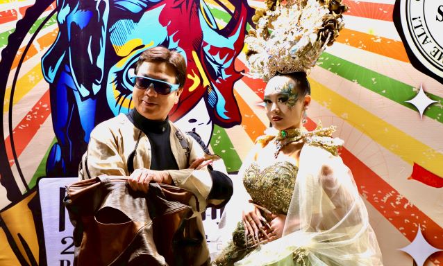 耶誕城秒變實戰舞台 北北桃宜鬥豔時尚走向世界 9 《圖說》劉和然副市長與樹人家商美容科三年級宋沛穎合影展現時尚氣度。〈教育局提供〉