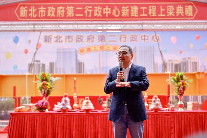 《圖說》侯友宜市長出席第二行政中心上梁典禮，期許施工團隊朝明年底完工目標邁進。〈工務局提供〉