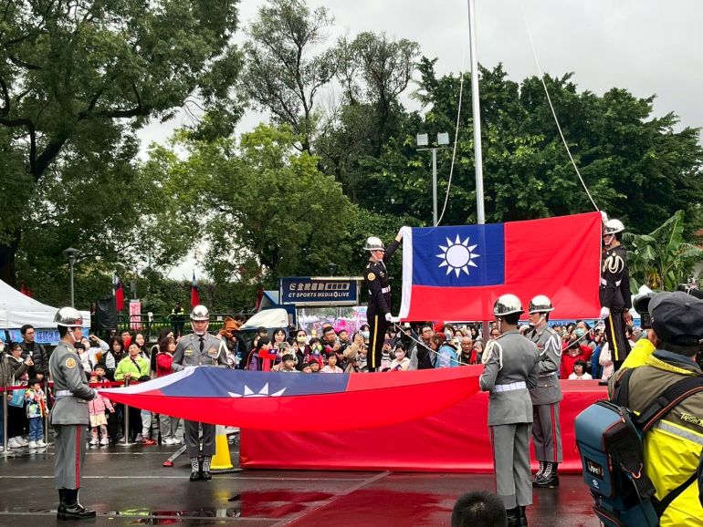 《圖說》新北市元旦升旗典禮展現磅礡氣勢 。〈民政局提供〉