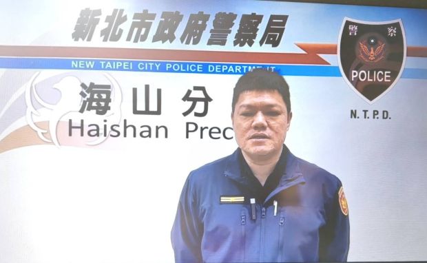 不滿違規併排停車遭開單 男子按喇叭挑釁員警 3 《圖說》海山所長柯順雄說明處理蔡男長按喇叭數次蓄意挑釁案由。〈海山分局提供〉