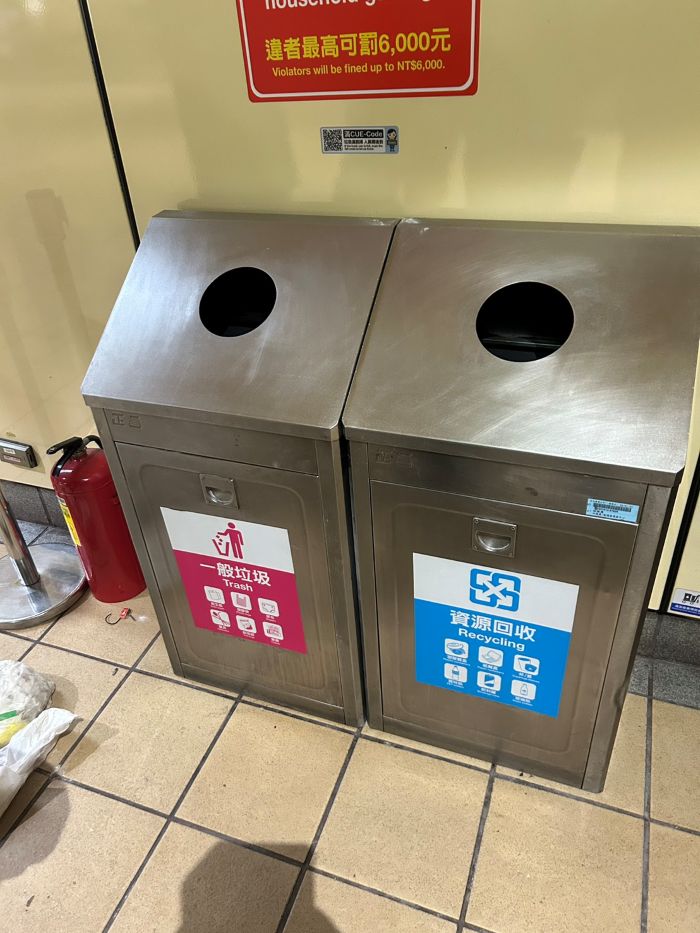 頂溪捷運站火警 15歲少年疑涉案送辦 4 《圖說》捷運站內垃圾桶。〈永和分局提供〉