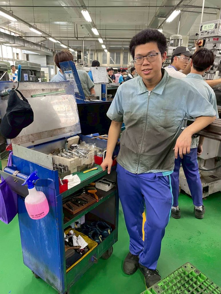 勇奪最多「技職之光」 新北多元深耕實力亮眼 9 《圖說》三重商工許壬瀧同學考取8張技術士證。〈教育局提供〉