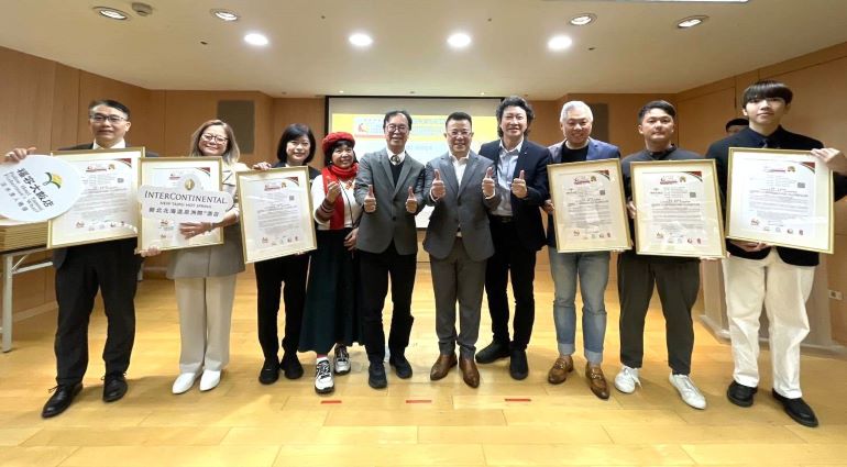 服務品質再升級 新北32家旅宿業獲國際認證殊榮 5 《圖說》楊宗珉局長親自表揚ISQM國際服務品質認證獲獎業者。〈觀旅局提供〉