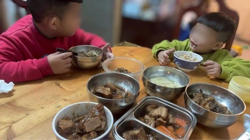 新春送暖感恩圍爐 芥菜種會用愛串聯全台 8 《圖說》芥菜種會「暖心熟食箱」,平日供應脆弱家庭營養所需,農曆春節打造「年菜禮盒」,圍爐餐桌凝聚家人情感。〈芥菜種會提供〉