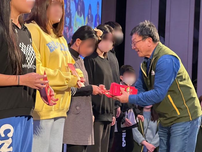 《圖說》芥菜種會透過圍爐紅包，為脆弱家庭兒少送上鼓勵與祝福。〈芥菜種會提供〉