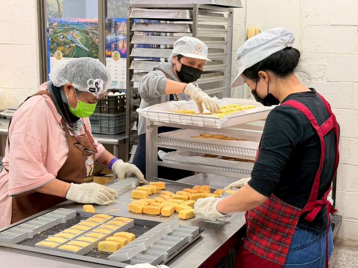 《圖說》芥菜種會社企品牌「習得」，推出多款由以工「帶振」者親手製作的新年禮盒商品。〈芥菜種會提供〉