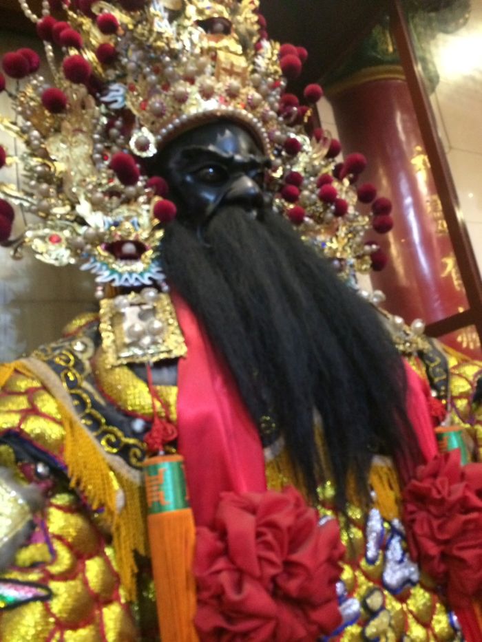 《圖說》保元宮內尚有乾隆41年供案(頂桌)、百年神將等歷史文物,值得駐足觀賞。〈民政局提供〉