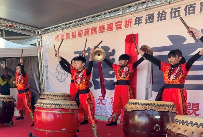 《圖說》新莊保元宮建宮250週年 三朝祈安建醮醮務局今日揭匾,正式啟動建醮籌備工作。〈民政局提供〉