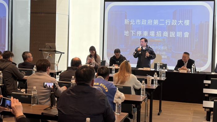 《圖說》新北市交通局長鍾鳴時今日主持第二行政大樓地下停車場招商說明會。〈交通局提供〉