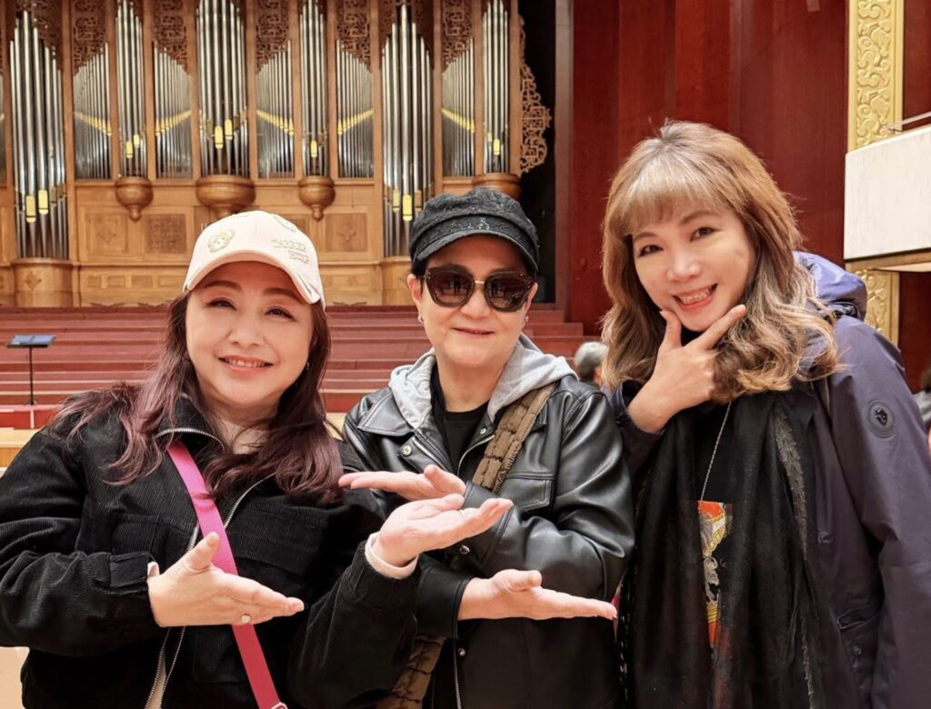 不得了!第一學府開唱,台下一排全是青春!民歌女神邰肇玫、鄭怡、王海玲全合體 5 %E4%B8%8B%E5%8D%886.29 2026 1 14%E7%9A%84%E5%BD%B1%E5%83%8F 1