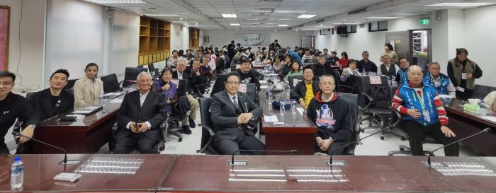 《圖說》《影像世代》影視青年 AI × 新媒體應用論壇在新北市登場，吸引影視音產業業者與青年影視創作者近百人與會，現場交流 AI 在影視創作與產業應用的實務經驗。〈記者葉柏成攝〉