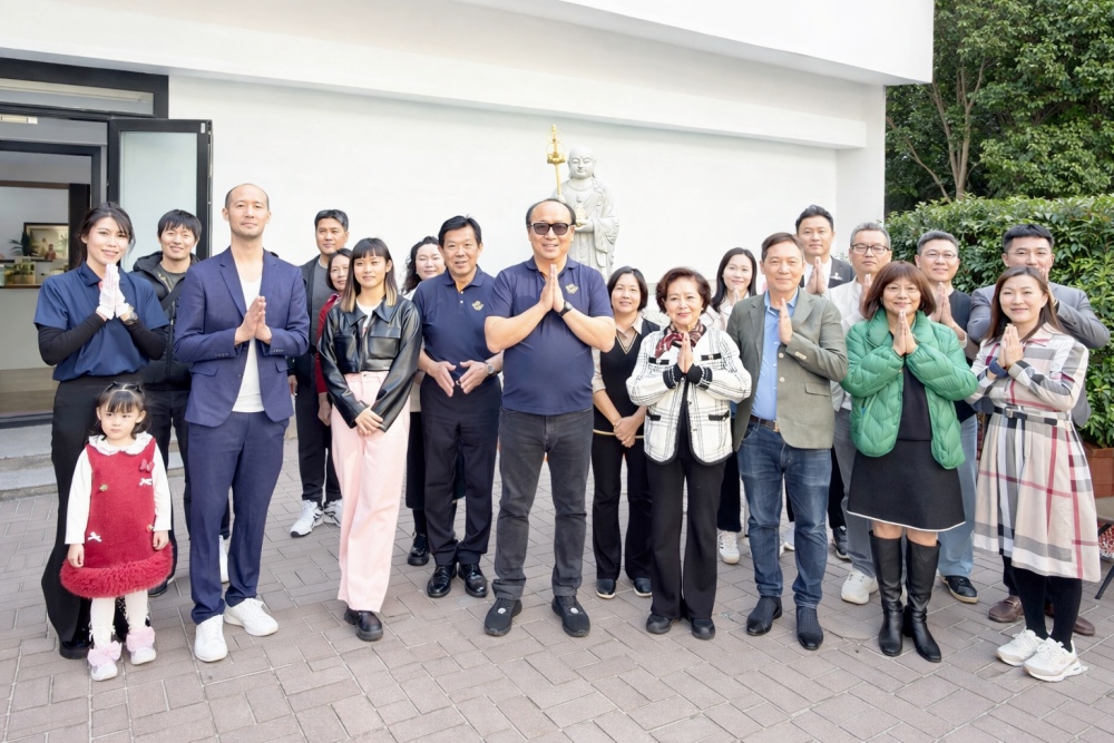 01%E7%86%B9%E8%90%AC%E9%9B%86%E5%9C%98%E6%94%9C%E6%89%8B%E5%BD%B1%E5%90%8E%E9%99%B3%E6%B7%91%E8%8A%B3%E7%A5%88%E7%A6%8F 1