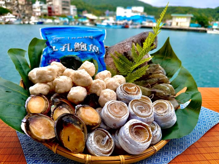 《圖說》貢寮區漁會「好禮鮑到銀新春」鮑喜銀春禮盒商品示意圖。〈漁業處提供〉