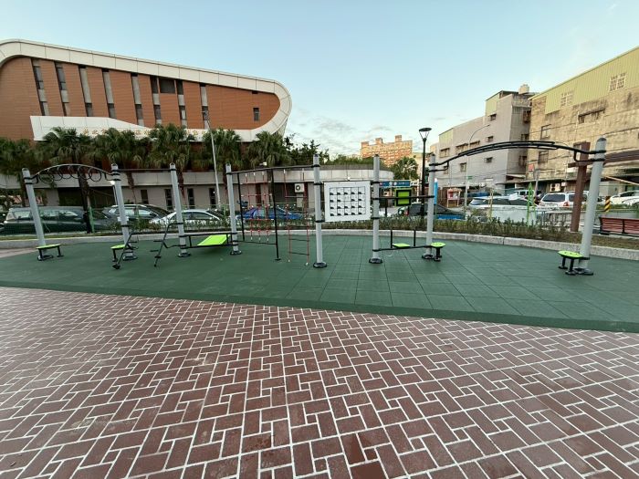 《圖說》蘆洲區兒九公園擴大整建，增設綜合式體健設施及休憩步道，今日開放啟用。〈工務局提供〉