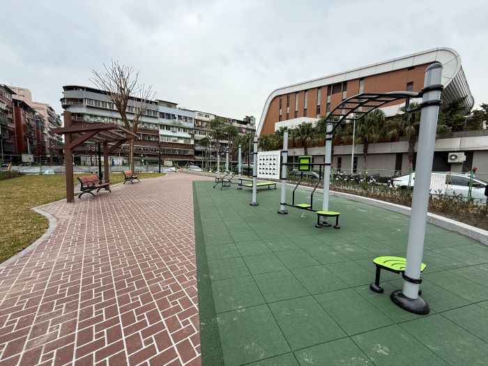 《圖說》兒九公園設置綜合式體健設施與簡易式運動器材，滿足不同年齡層及體能需求。〈工務局提供〉
