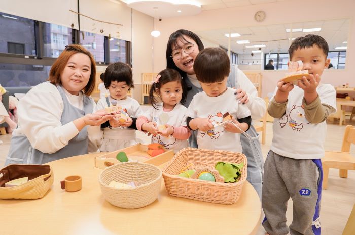 《圖說》泰山中山及板橋柏翠兩家公托啟用，共可收托100名0至2歲嬰幼兒。〈社會局提供〉
