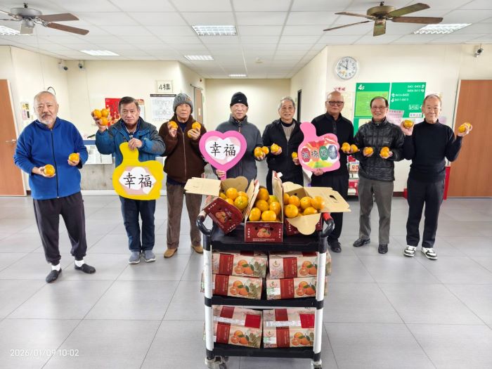 《圖說》總統府每年春節前夕致贈賀禮,對榮家長輩而言不僅是一份節慶心意,更象徵國家始終記得他們的付出與貢獻。〈板橋榮家提供〉