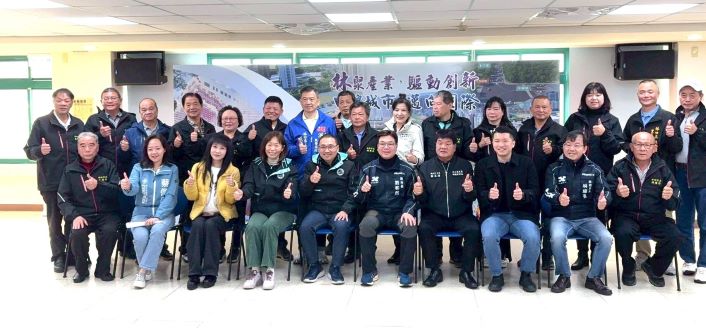 讓每項建設落地有感 新北行動治理前進泰山林口 12 《圖說》林口區里長與市府團隊及貴賓們合影。〈民政局提供〉
