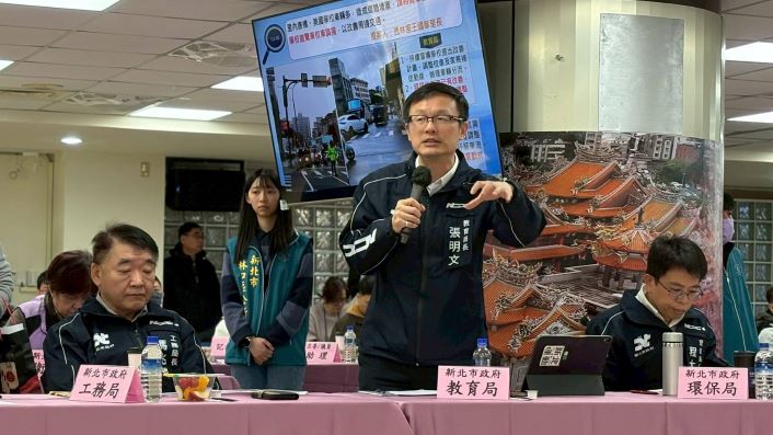 讓每項建設落地有感 新北行動治理前進泰山林口 13 《圖說》教育局長張明文回應里長提案。〈民政局提供〉