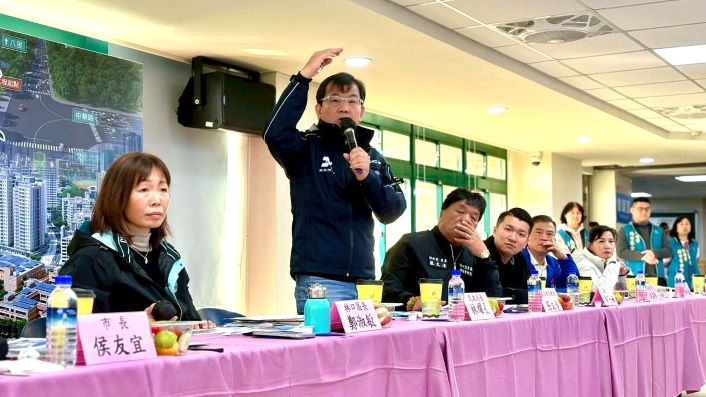 讓每項建設落地有感 新北行動治理前進泰山林口 14 《圖說》民政局長林耀長回應里長提案。〈民政局提供〉