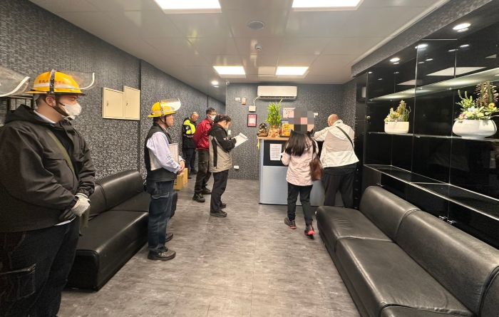 暗藏春色遭查仍營業 海山警強制斷養生館水電 4 《圖說》新北市公安小複查情形。〈海山分局提供〉