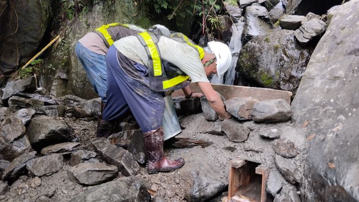 《圖說》福山里卡拉模基系統水源頭設置取水口及攔水堰。〈水利局提供〉