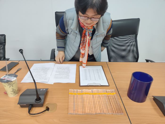 《圖說》苗栗稅務局舉辦「114年公職人員財產申報實質審查抽籤作業」抽籤。〈苗栗稅務局〉