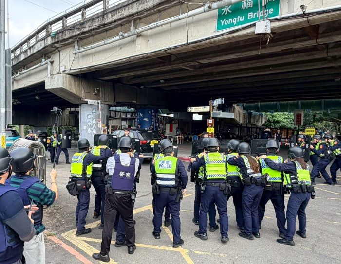 永和警科技攔截圍捕演練 展現勤訓精練成果 6 《圖說》永和警局「攔截圍捕演練」封鎖周邊道路,逐步縮小包圍範圍。〈永和分局提供〉