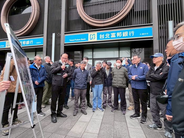 捷運三鶯線延伸八德 新北桃爭取中央盡速通過 13 《圖說》新北捷運局長說明路廊現況。〈捷運局提供〉