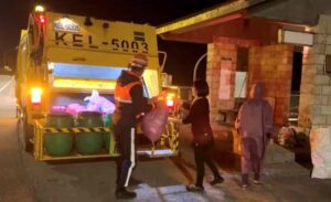 《圖說》為維護市容環境整潔與垃圾清運安全,民眾交付垃圾應確實分類。〈環保局提供〉