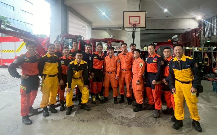 新北消深化國際交流 東京消防廳來臺交流救助技術 6 《圖說》東京消防廳教官參訪新北市政府消防局特搜大隊南雅分隊〈消防局提供〉