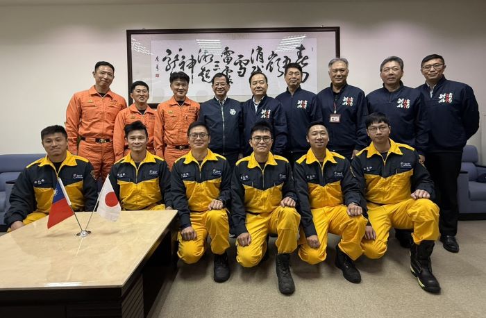 新北消深化國際交流 東京消防廳來臺交流救助技術 5 《圖說》東京消防廳3名教官來訪新北市消防局,後排左1:梅澤真一、左2:松本壯史、左3:木之元謙一郎。〈消防局提供〉