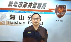 《圖說》海山分局新海所副所長葉洋辰說明案情。〈海山分局提供〉