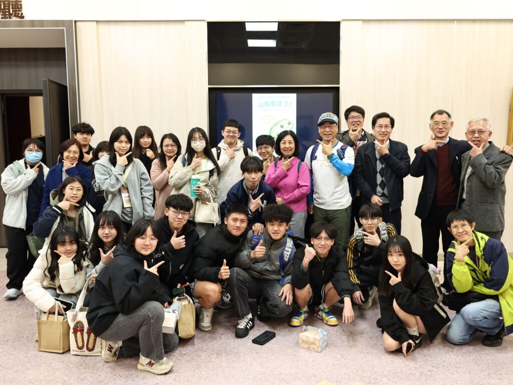 01 %E4%B8%AD%E5%B1%B1%E9%86%AB%E5%A4%A7%E9%82%80%E8%AB%8B%E7%B4%80%E9%8C%84%E7%89%87%E5%B0%8E%E6%BC%94%E9%BA%A5%E8%A6%BA%E6%98%8E%E7%AC%AC%E4%BA%8C%E6%8E%92%E5%8F%B3%E5%9B%9B%E5%87%BA%E5%B8%AD%E3%80%8A%E5%B1%B1%E6%A4%92%E9%AD%9A%E4%BE%86%E4%BA%86%E3%80%8B%E7%89%B9%E6%98%A0%E6%9C%83%E3%80%82