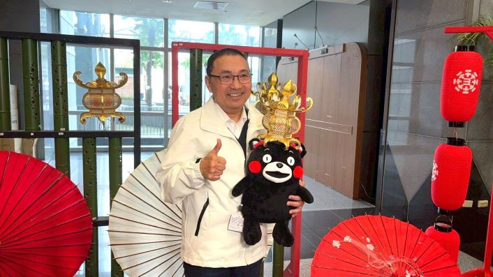 《圖說》侯友宜市長與吉祥物。〈民政局提供〉
